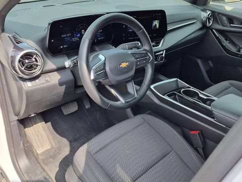 Used 2025 Chevrolet Equinox LT FWD image 11