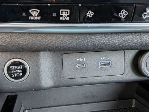 Certified 2023 Nissan Rogue SV image 18