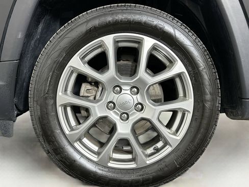 Used 2022 Jeep Compass Latitude image 11