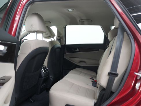 Used 2019 Kia Sorento AWD V6 image 18