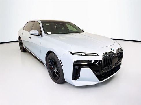 Used 2023 BMW 740i w/ Parking Assistance Package RWD image 34