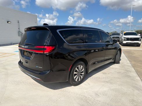 Used 2025 Chrysler Pacifica Select FWD image 7