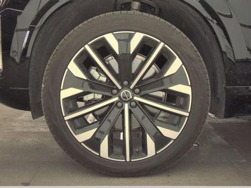 Used 2025 Volvo XC90 B6 Plus image 10