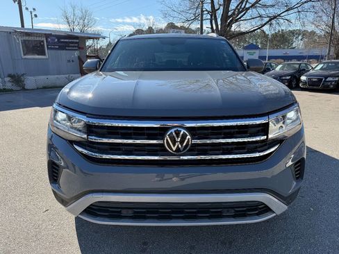 Used 2021 Volkswagen Atlas Cross Sport SE w/ Panoramic Sunroof Package image 2