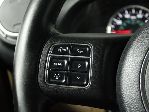 Used 2011 Jeep Wrangler Unlimited Sahara w/ Connectivity Group AWD/4WD image 12