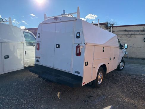 Used 2021 Ford E-350 and Econoline 350 Super Duty w/ Power Windows & Locks Group image 10