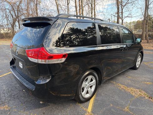 Used 2011 Toyota Sienna LE image 7