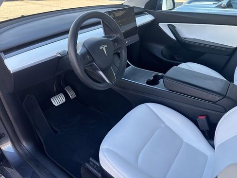 Used 2021 Tesla Model Y Long Range image 18