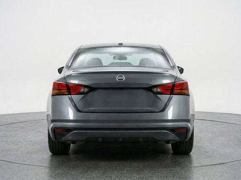 Used 2025 Nissan Altima 2.5 SV FWD image 7