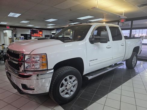 Used 2014 Chevrolet Silverado 2500 LTZ image 2