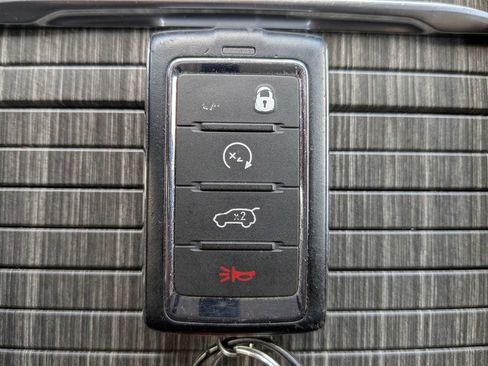 Used 2024 Jeep Wagoneer Series II AWD/4WD image 31