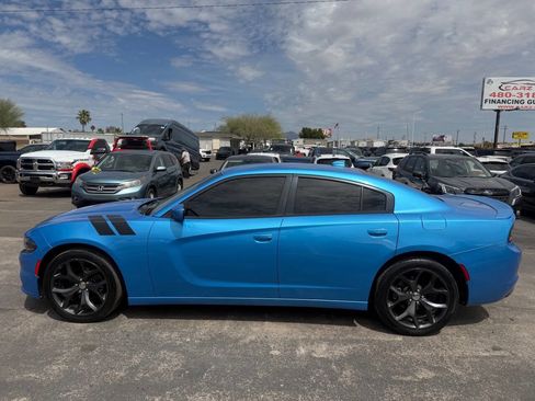 Used 2015 Dodge Charger SXT RWD image 4