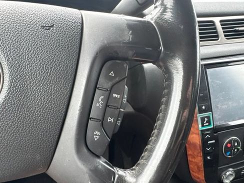 Used 2009 Chevrolet Suburban LT AWD/4WD image 21