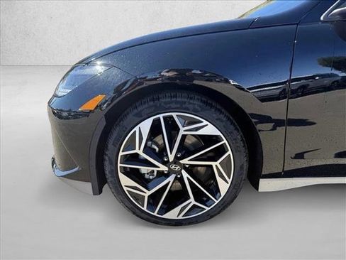 New 2025 Hyundai Ioniq 6 SEL image 10