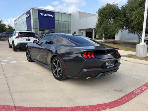 Used 2024 Ford Mustang Coupe RWD image 4