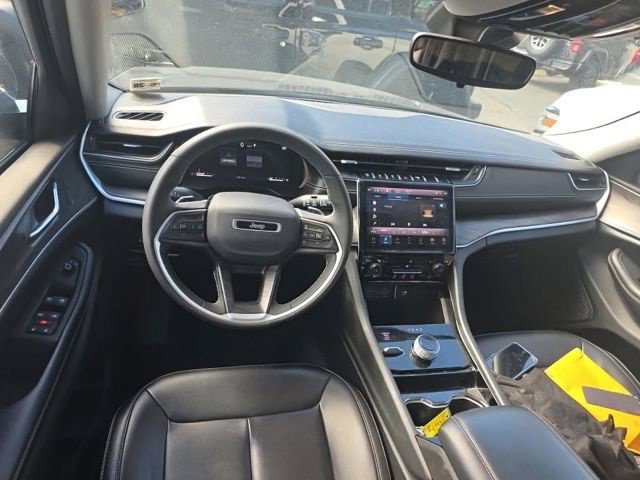 Used 2023 Jeep Grand Cherokee L Limited AWD/4WD image 7