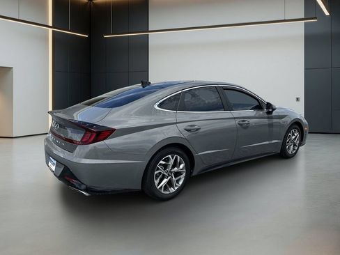 Used 2023 Hyundai Sonata SEL w/ Convenience Package FWD image 6