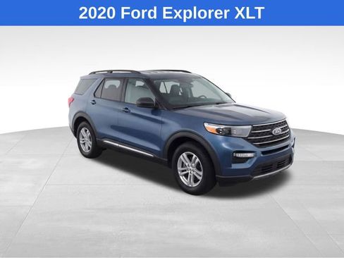 Used 2020 Ford Explorer XLT w/ Equipment Group 202A image 2