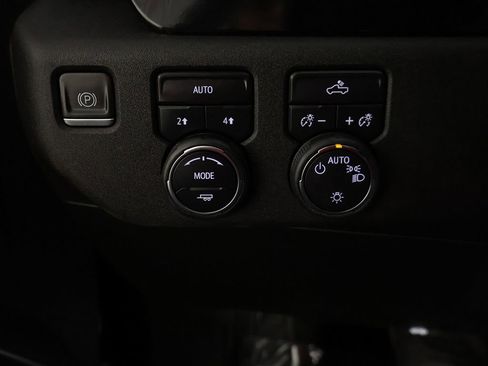 Used 2023 Chevrolet Silverado 1500 LT AWD/4WD image 32