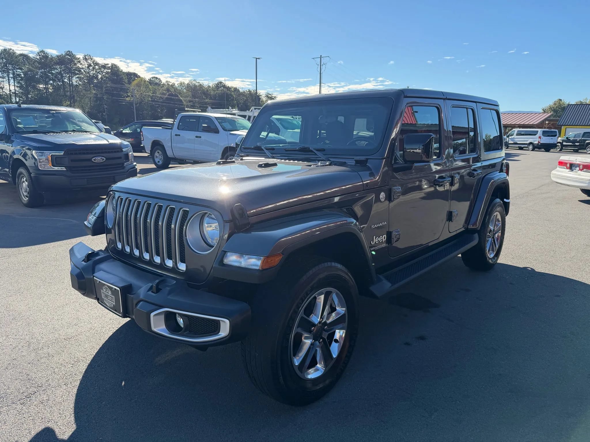 Used 2020 Jeep Wrangler Unlimited Sahara AWD/4WD image 2