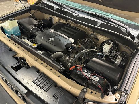 Used 2017 Toyota Tundra SR5 w/ SR5 Upgrade Package image 6