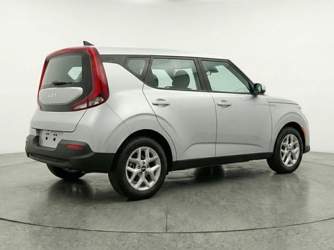 Used 2025 Kia Soul LX w/ LX Technology Package FWD image 9
