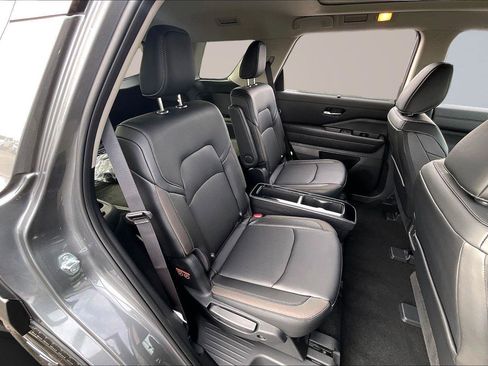 New 2026 Nissan Pathfinder SL FWD image 10