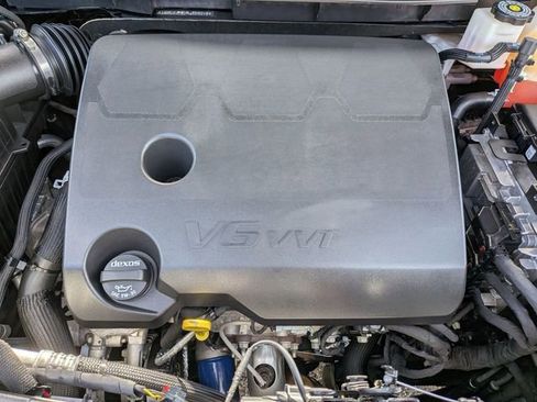 Used 2023 Chevrolet Traverse RS image 32