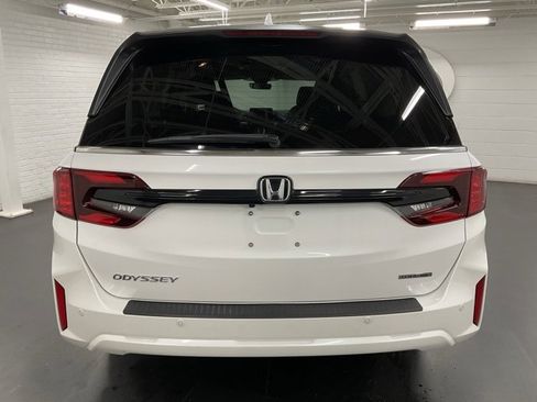 Certified 2025 Honda Odyssey Touring image 4