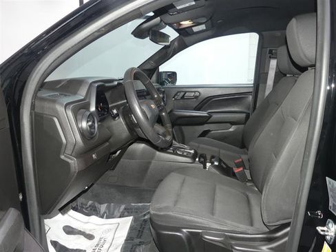 Used 2024 Chevrolet Colorado W/T image 18