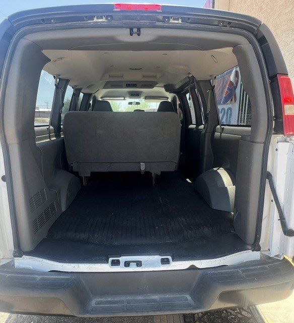 Used 2006 GMC Savana 2500 Passenger RWD image 28