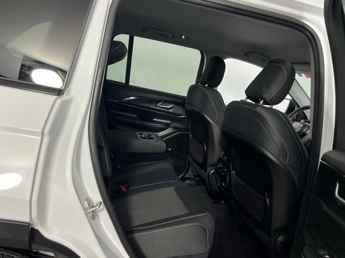 Certified 2023 Jeep Grand Cherokee Laredo image 28