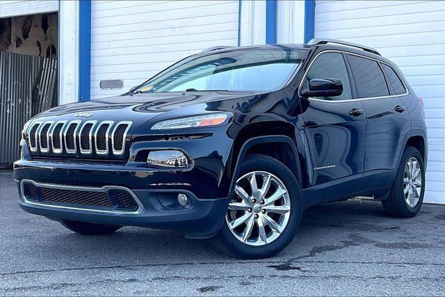 Used 2017 Jeep Cherokee Limited AWD/4WD image 3