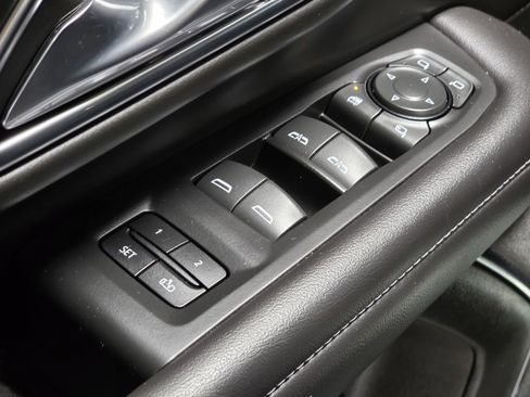 Used 2023 Chevrolet Suburban LT w/ Luxury Package image 23