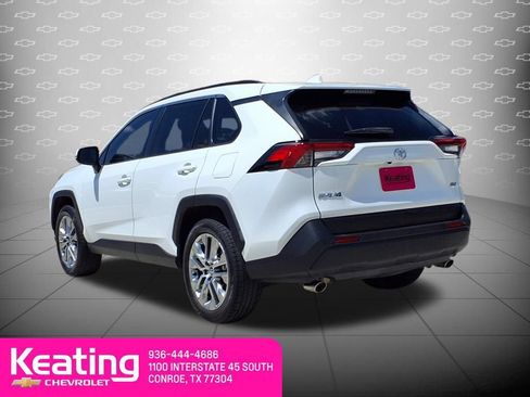 Used 2020 Toyota RAV4 XLE Premium FWD image 2