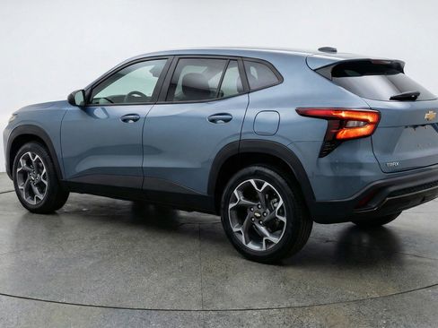 Used 2025 Chevrolet Trax LT FWD image 5