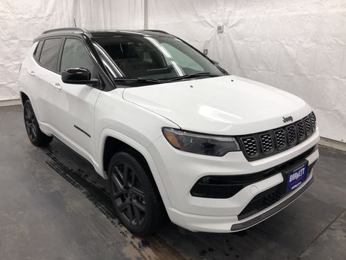 Certified 2024 Jeep Compass Limited w/ High Altitude Package image 4