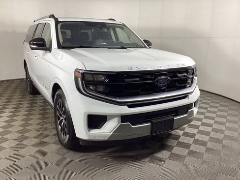 Used 2025 Ford Expedition Max Platinum AWD/4WD image 1