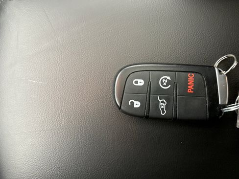 Used 2021 Jeep Grand Cherokee Limited image 23