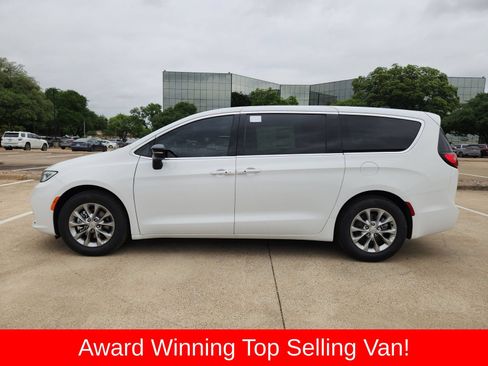 New 2026 Chrysler Pacifica Limited w/ Uconnect Theater Family Group FWD image 3