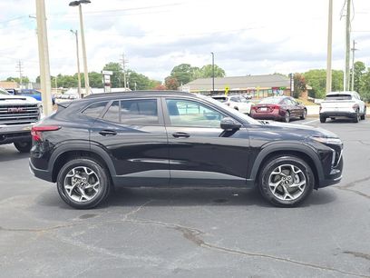 Used 2025 Chevrolet Trax LT