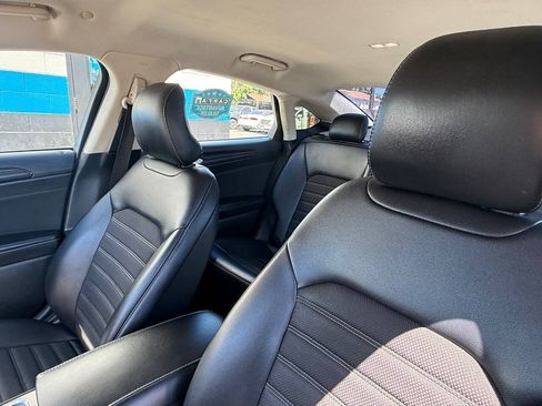 Used 2018 Ford Fusion SE w/ Equipment Group 601A FWD image 10