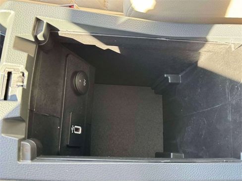 Used 2017 Ford Escape Titanium image 37