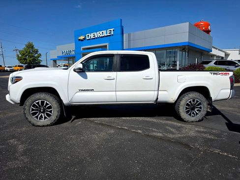 Used 2020 Toyota Tacoma TRD Sport AWD/4WD image 3