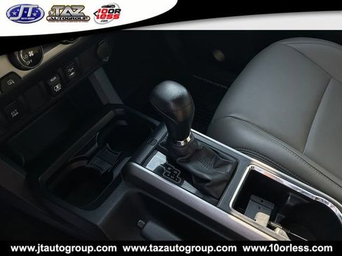 Used 2018 Toyota Tacoma SR5 AWD/4WD image 18