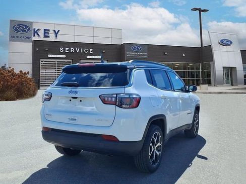 Used 2025 Jeep Compass Limited AWD/4WD image 5