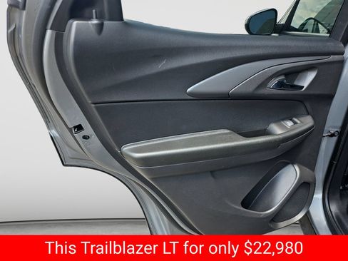 Used 2025 Chevrolet TrailBlazer LT AWD/4WD image 35