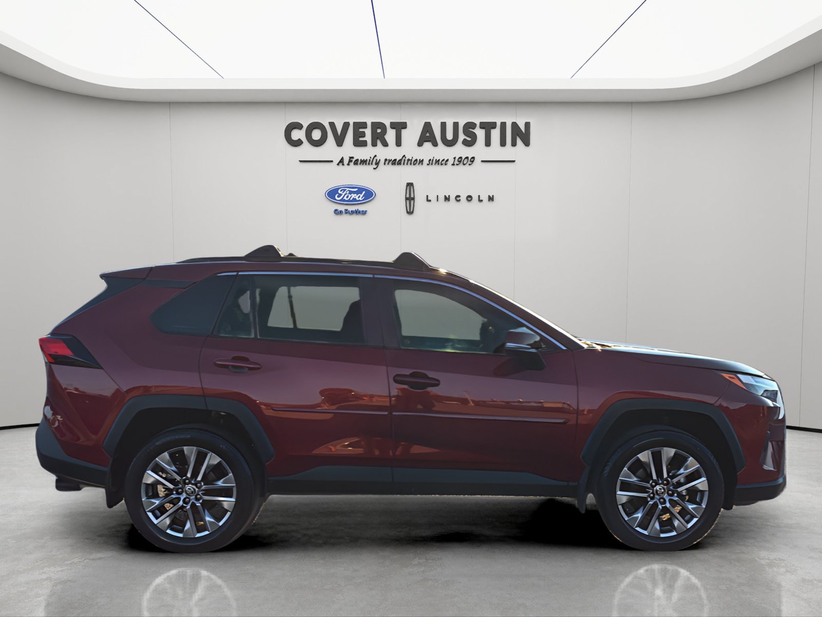 Used 2024 Toyota RAV4 XLE Premium FWD image 5