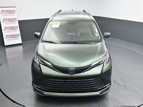 Used 2023 Toyota Sienna XLE image 28