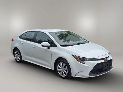Used 2021 Toyota Corolla LE FWD image 3